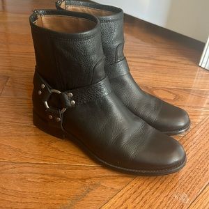 Frye black size 8 1/2 B harness buckle boot